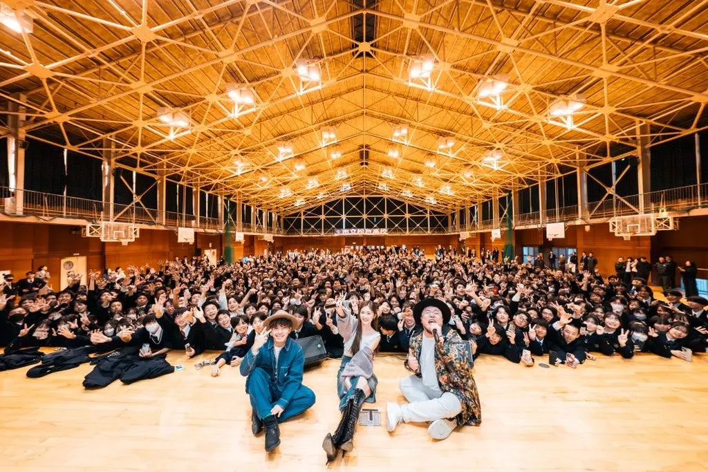 ゆうちゃみ、市立松戸高等学校にサプライズ登場！HIPPYとの「あなたに捧げる応援歌」初コラボで在校生を熱烈応援！！