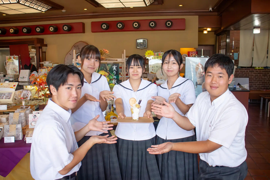 地元高校生が商品開発！極上芋あんとソフトクリーム、特製黒蜜がとろけあう、「さつ美味いもぱふぇ」中尾清月堂全店で特別販売開始！