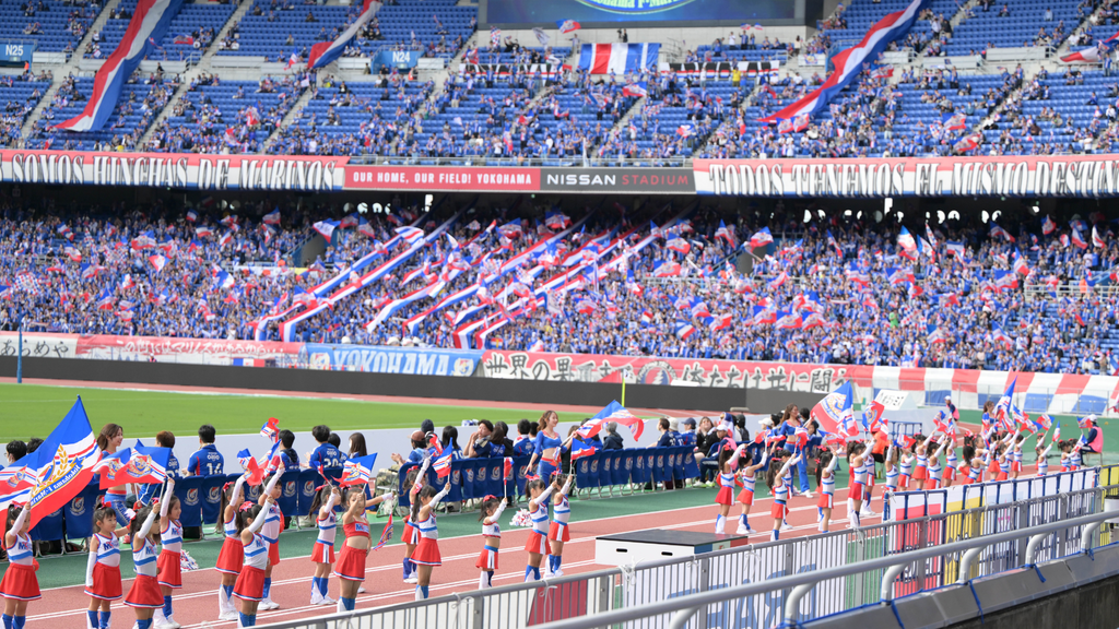 横浜F・マリノスオフィシャルチアリーダーズ Tricolore Mermaidsをトップチームとする「トリコロールマーメイズチアリーディングスクール」スクール生が日産スタジアムでパフォーマンス決定