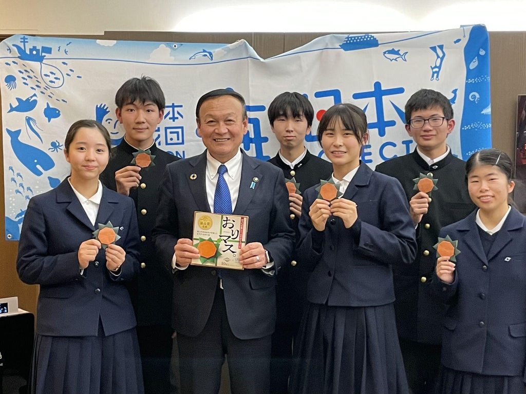 富山中部高校の生徒が考案　ますずし折り紙「おりマス。」が商品化！富山市長を表敬訪問し、発売を報告しました