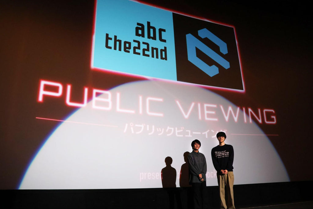 映画館で早押しクイズを観戦！　QuizKnockが日本最大級の競技クイズ大会「abc」のパブリックビューイングを開催し、ふくらP・山本祥彰が生解説を担当しました