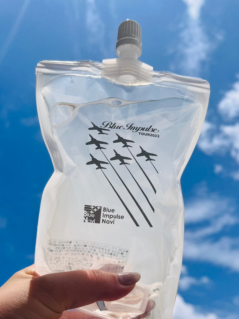 ブルーインパルスのパウチ水、美穂基地の航空祭より販売開始